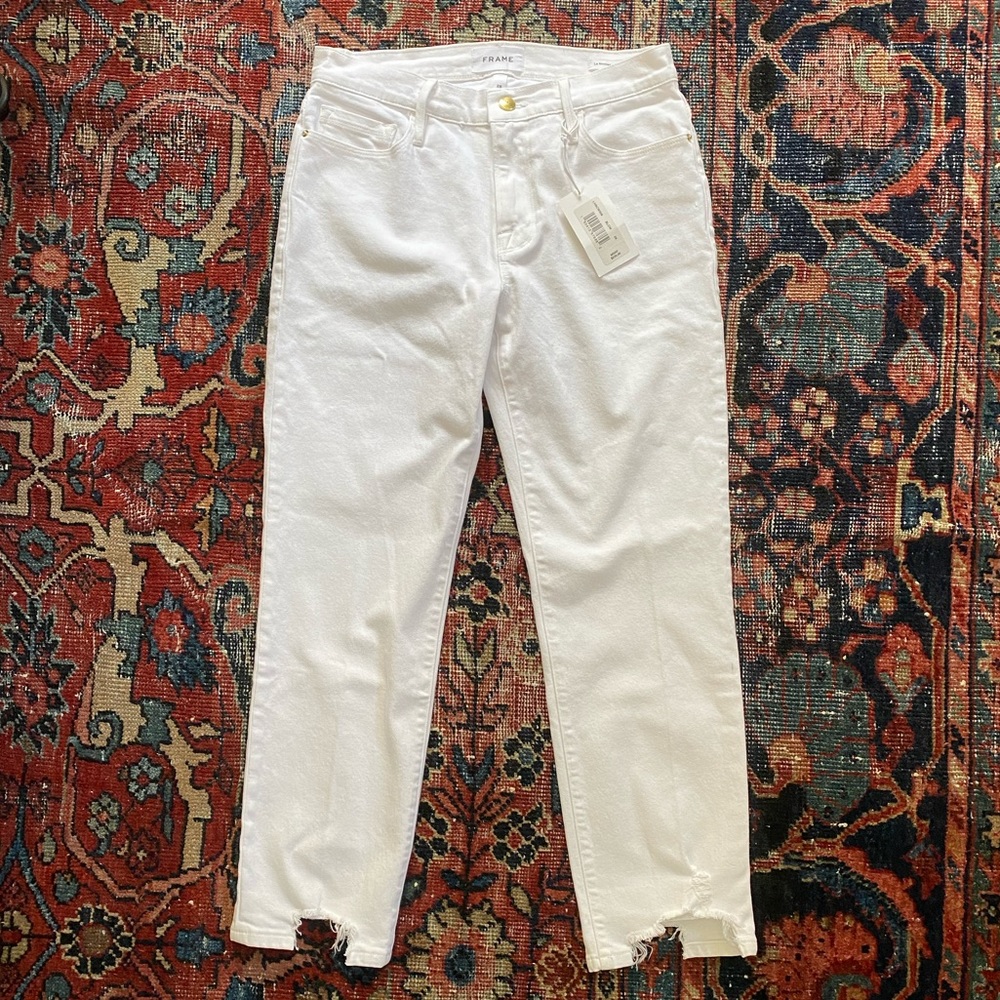 FRAME straight, mid-rise jeans. *NEW WITH TAGS*